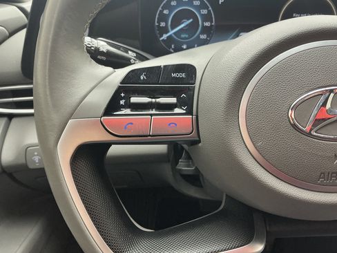 Used 2023 Hyundai Elantra SEL w/ Convenience Package image 9