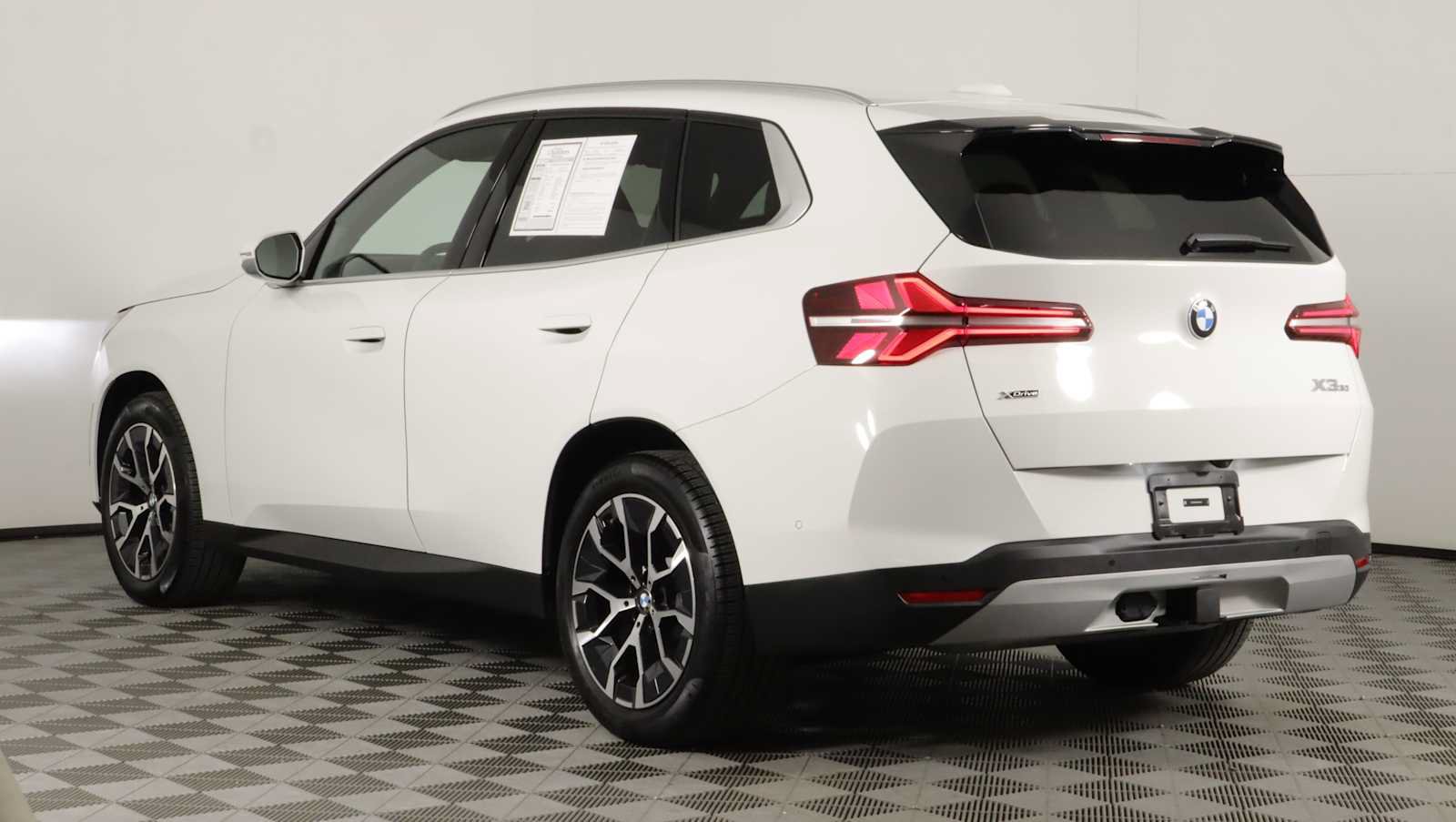 Used 2025 BMW X3 xDrive30i AWD/4WD image 4