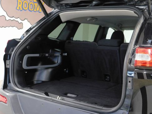 Used 2017 Jeep Cherokee Latitude w/ Comfort & Convenience Group image 79