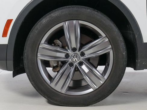 Used 2021 Volkswagen Tiguan SE AWD/4WD image 32