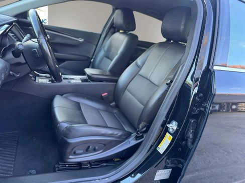 Used 2018 Chevrolet Impala LT FWD image 13