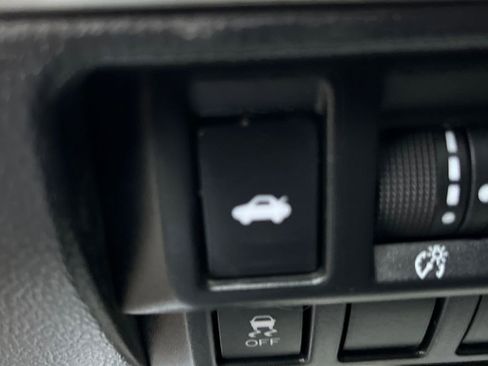 Used 2019 Subaru Legacy 2.5i Premium image 23