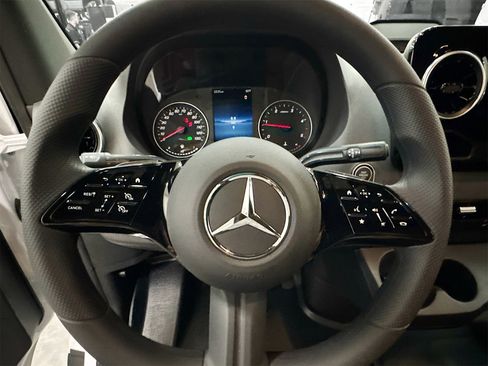 Used 2025 Mercedes-Benz Sprinter 2500 image 12