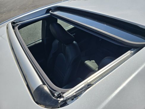 Certified 2019 Toyota Avalon XSE w/ All Weather Liner Package FWD image 3