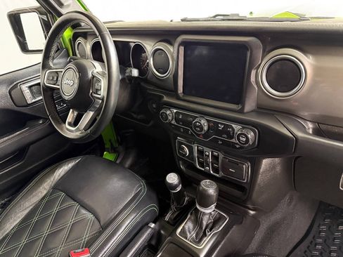 Used 2018 Jeep Wrangler Unlimited Sahara w/ Uconnect 4C Nav & Sound Group AWD/4WD image 40