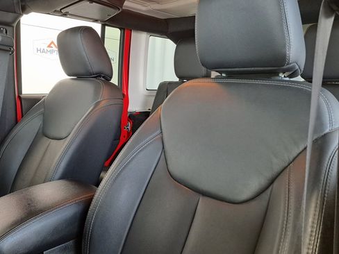 Used 2018 Jeep Wrangler Unlimited Sahara image 24