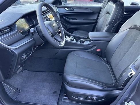 New 2025 Jeep Grand Cherokee L Altitude image 9