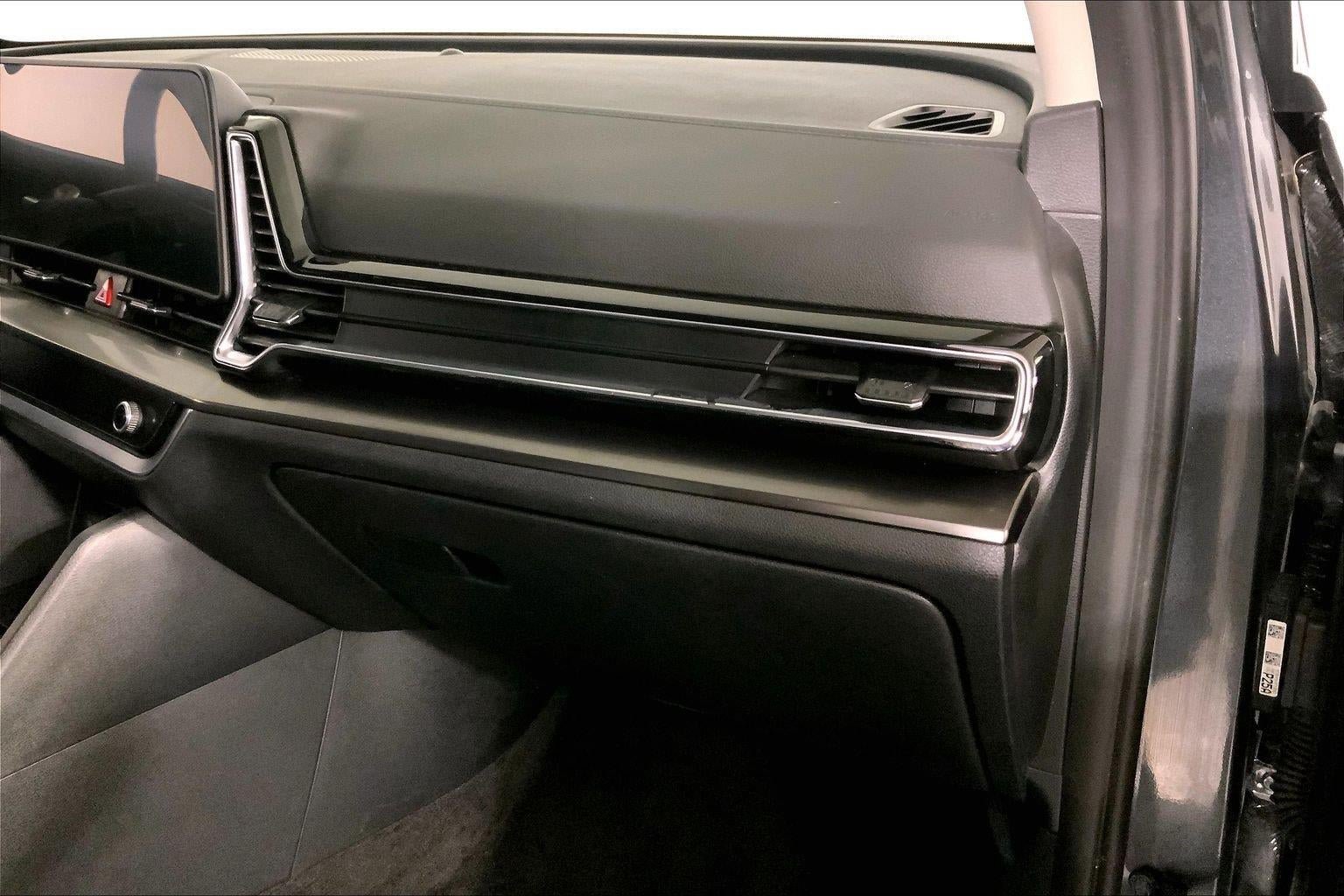 Used 2025 Kia Sportage EX FWD image 16