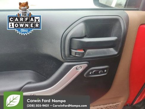 Used 2018 Jeep Wrangler Unlimited Sahara w/ Connectivity Group image 20