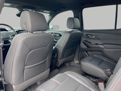 Used 2023 Chevrolet Traverse RS image 29