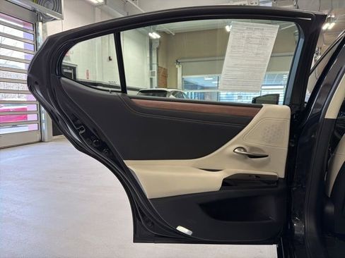 Used 2023 Lexus ES 350 w/ Premium Package image 24