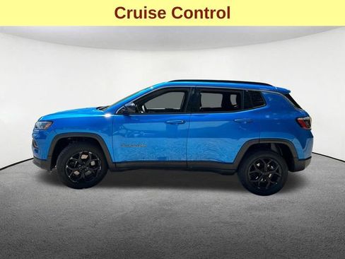Used 2024 Jeep Compass Latitude AWD/4WD image 6