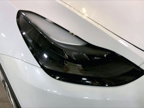 Used 2023 Tesla Model Y AWD image 27