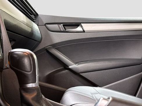 Used 2021 Volkswagen Passat 2.0T SE image 18