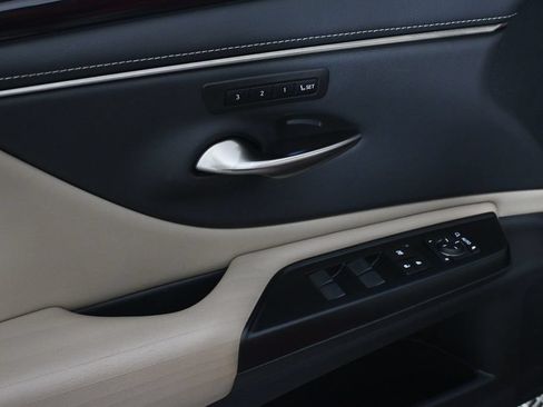 Used 2020 Lexus ES 300h w/ Accessory Package FWD image 8