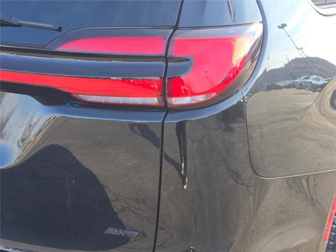 Certified 2021 Chrysler Pacifica Touring-L w/ Uconnect Theater Family Group image 14