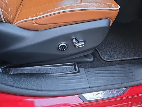 Used 2024 Chrysler Pacifica Pinnacle image 87