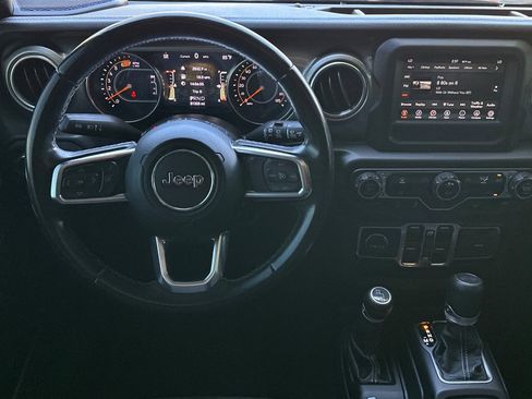 Used 2020 Jeep Wrangler Unlimited Sahara AWD/4WD image 11