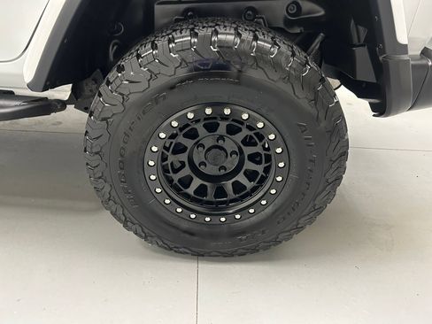 Used 2021 Jeep Wrangler Unlimited Rubicon w/ Cold Weather Group AWD/4WD image 22