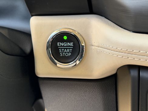 Certified 2023 Ford Expedition Platinum image 20