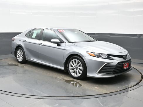 Used 2023 Toyota Camry LE image 8