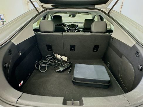 Used 2018 Chevrolet Volt LT w/ Comfort Package FWD image 30