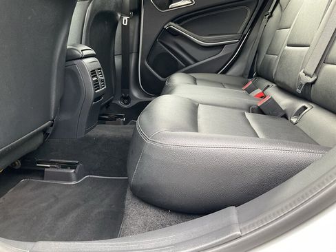 Used 2018 Mercedes-Benz GLA 250 4MATIC image 15