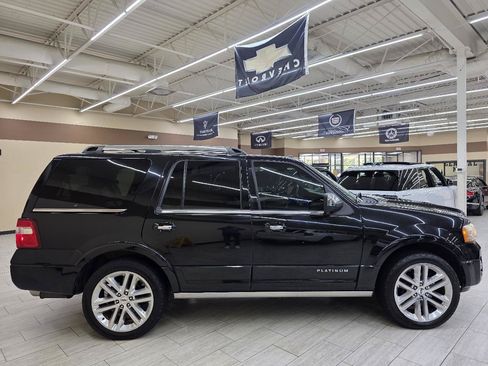 Used 2017 Ford Expedition Platinum RWD image 4