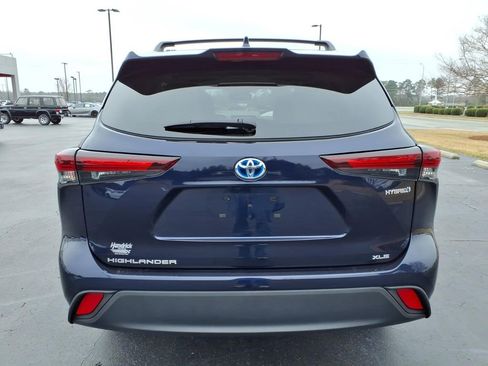 Used 2024 Toyota Highlander XLE image 4