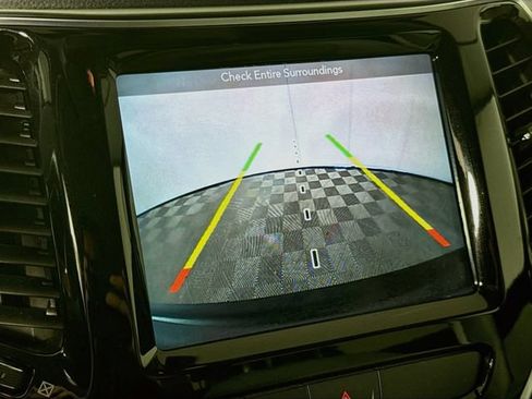 Used 2019 Jeep Cherokee Limited FWD image 16