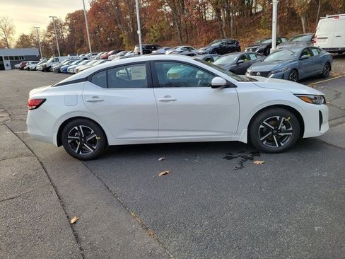 Used 2025 Nissan Sentra SV w/ Trunk Package image 6