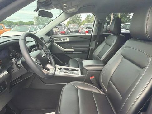 Used 2023 Ford Explorer XLT w/ Equipment Group 202A AWD/4WD image 16