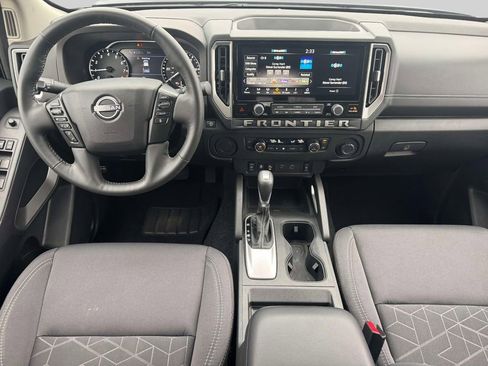 Used 2025 Nissan Frontier SV w/ SV Convenience Package image 12