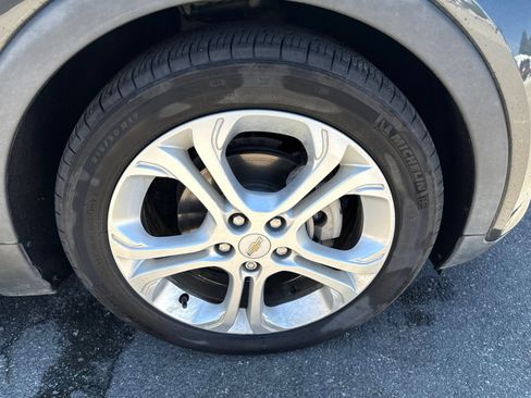 Used 2019 Chevrolet Bolt LT FWD image 18