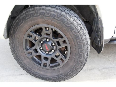 Used 2019 Toyota 4Runner TRD Off-Road Premium AWD/4WD image 27