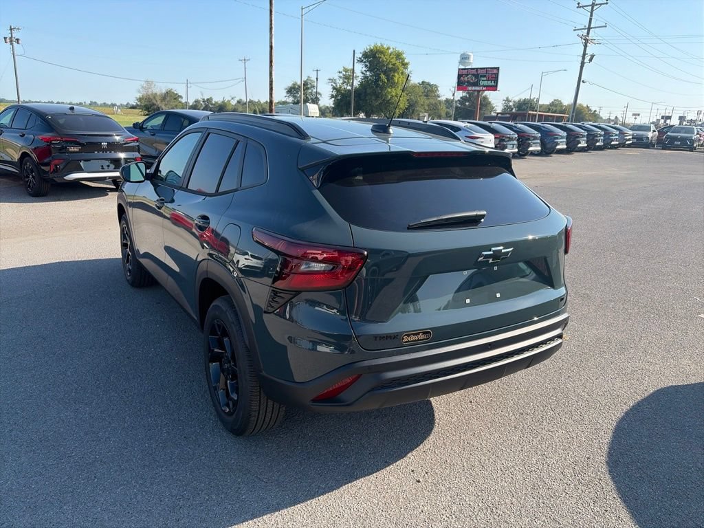 New 2026 Chevrolet Trax LT w/ Sunroof Package FWD image 4