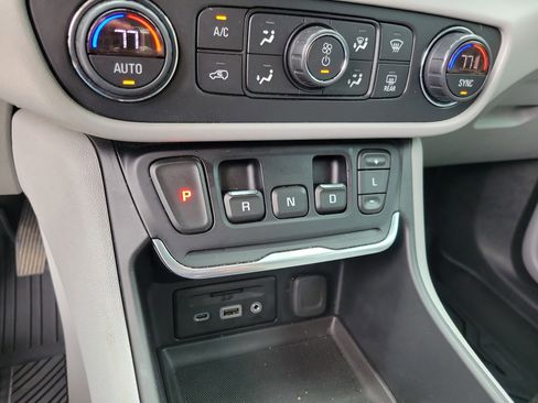 Used 2019 GMC Terrain SLT w/ Preferred Package image 21