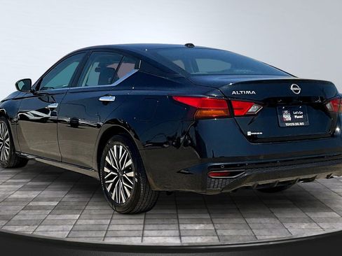 Used 2025 Nissan Altima 2.5 SV FWD image 5