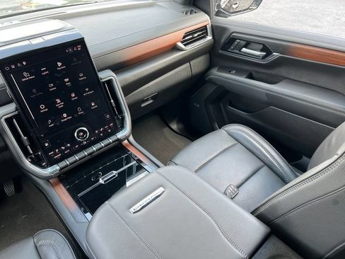 Used 2025 GMC Yukon XL Denali AWD/4WD image 37