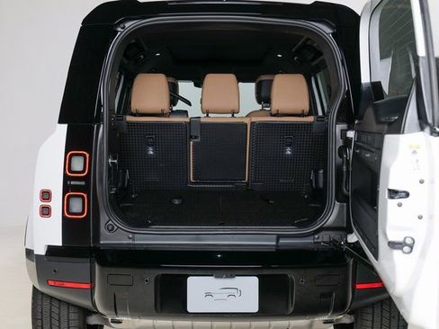 New 2026 Land Rover Defender 110 S image 32