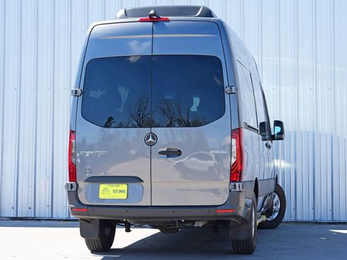 Used 2023 Mercedes-Benz Sprinter 2500 image 5