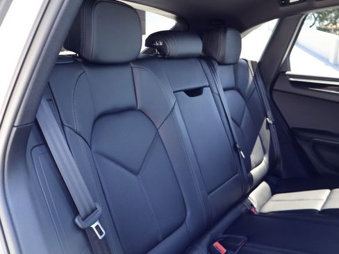 Certified 2025 Porsche Macan image 23