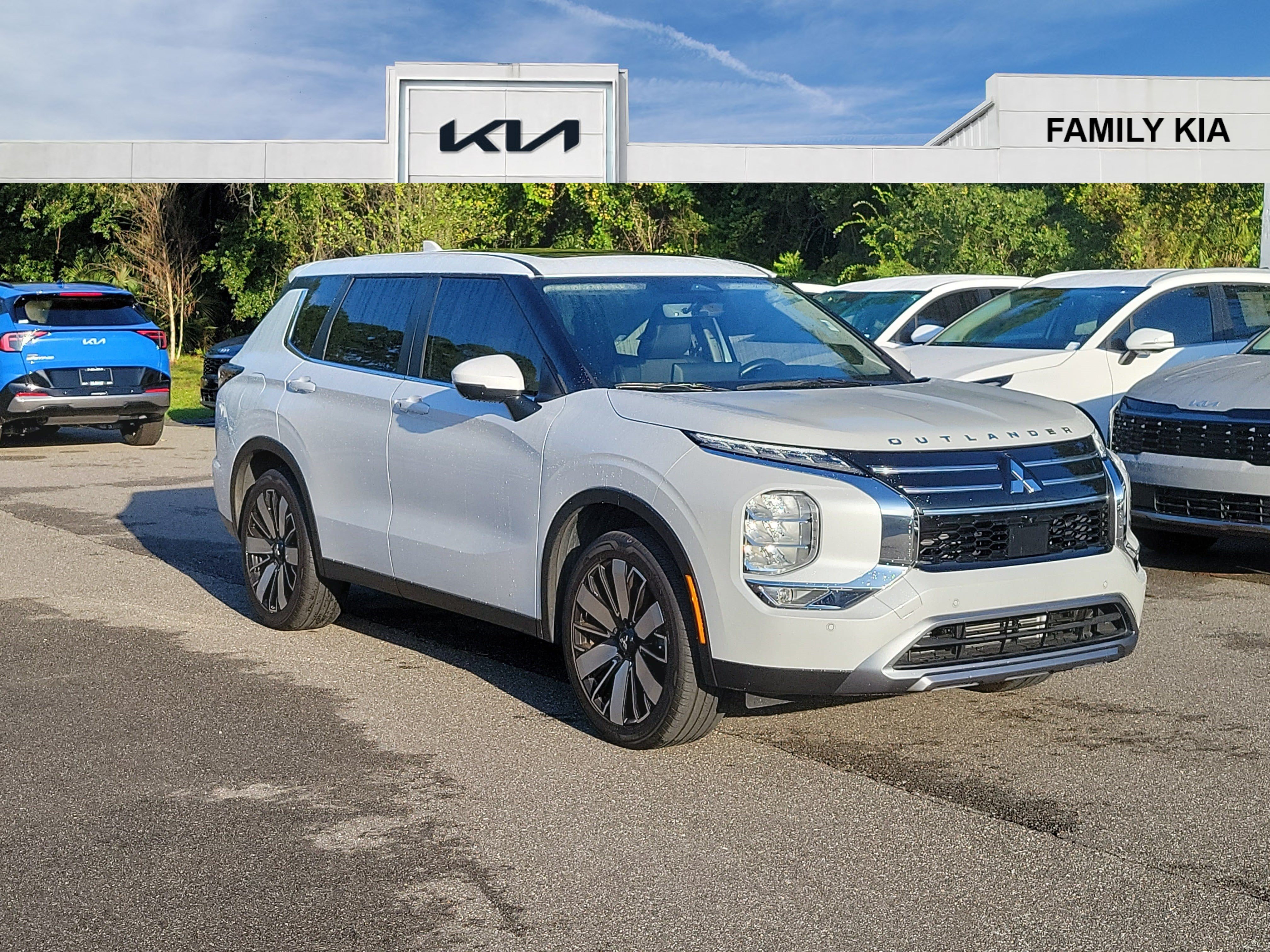Used 2025 Mitsubishi Outlander SE FWD 360° Tour