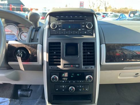 Used 2010 Dodge Grand Caravan SXT image 17