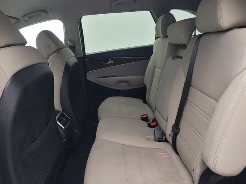 Used 2017 Kia Sorento AWD image 18