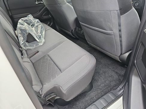 Used 2025 Nissan Frontier SV w/ SV Convenience Package image 14