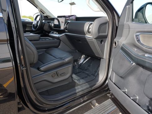Used 2025 Ford Expedition Platinum AWD/4WD image 30