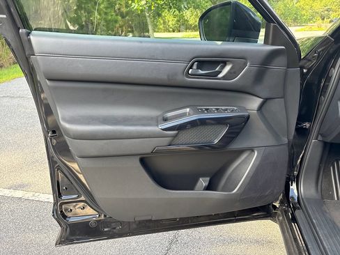 Used 2026 Nissan Pathfinder S FWD image 3