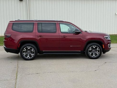 Used 2024 Jeep Wagoneer Series III AWD/4WD image 2
