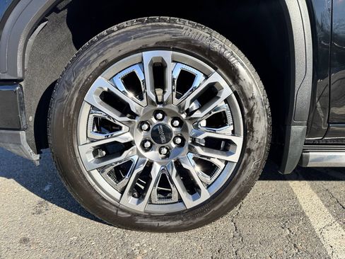 Used 2025 GMC Sierra 1500 Denali Ultimate image 3